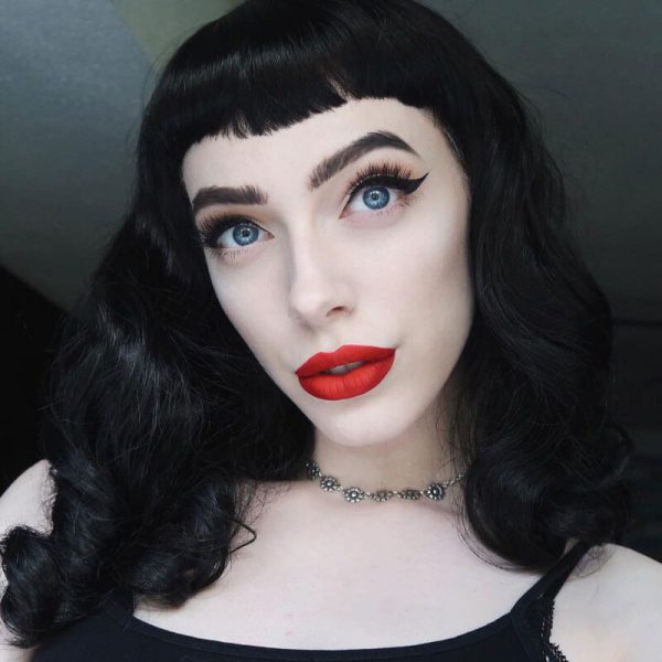 Black pinup style wig, curled with short fringe, 1950s style: Bettie Online now