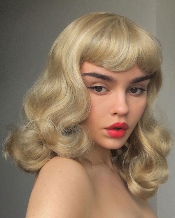 Blonde pinup wig, curled with short fringe, 1950s style: Cora For Discount